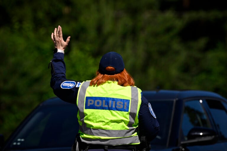 Poliisi tekemässä liikennevalvontaa. Arkistokuva. LEHTIKUVA / EMMI KORHONEN
