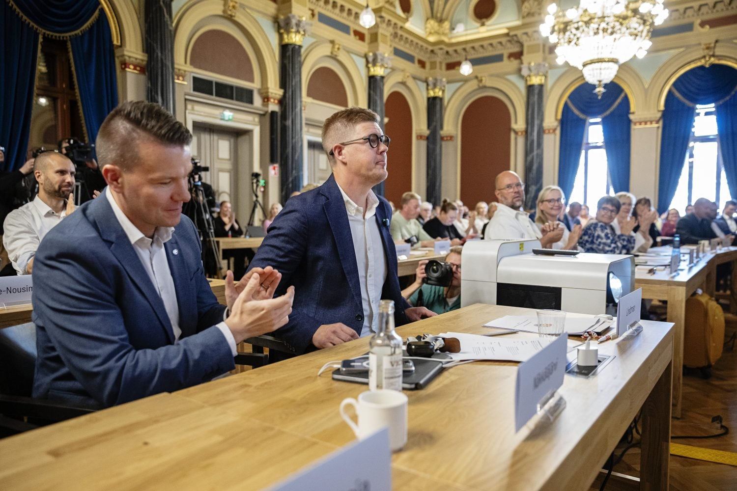 SDP:n puoluesihteeri Mikkel Näkkäläjärvi ja puheenjohtaja Antti Lindtman. / STR / LEHTIKUVA / TIMO HEIKKALA
