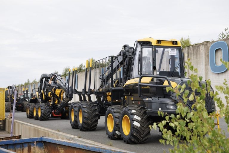 Ponsse tractors at the Port of Vuosaari in Helsinki. / STR / LEHTIKUVA / SEPPO SAMULI