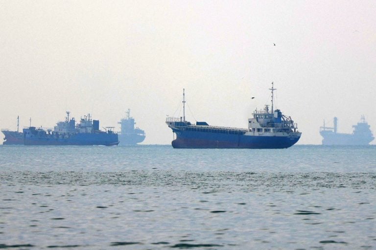 Aluksia Iranin eteläisen Bandar Abbasin satamakaupungin edustalla 7. syyskuuta 2026. AFP / LEHTIKUVA / ATTA KENARE