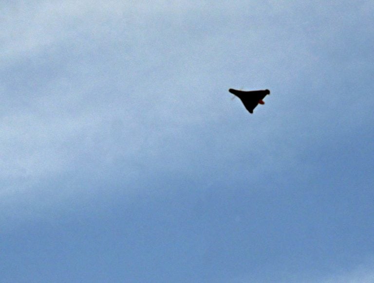A Russian drone flying above Kyiv on September 30, 2026. / AFP / LEHTIKUVA / SERGEI SUPINSKY