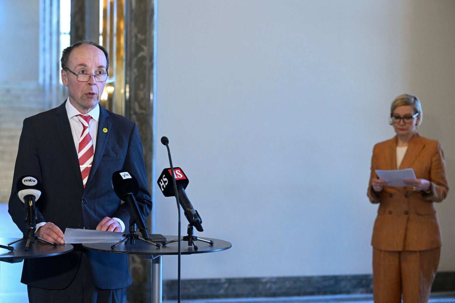 Eduskunnan puhemies Jussi Halla-aho ja varapuhemies Paula Risikko. LEHTIKUVA / HEIKKI SAUKKOMAA