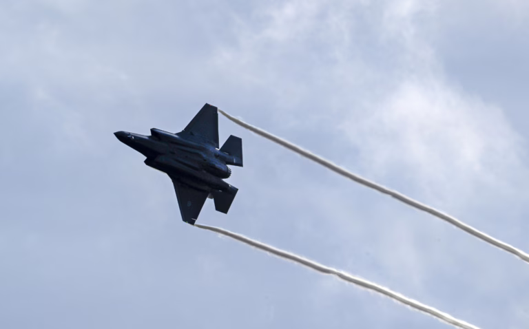 F-35A-hävittäjä Rovaniemellä 1. lokakuuta 2026. / LEHTIKUVA / MARKKU ULANDER