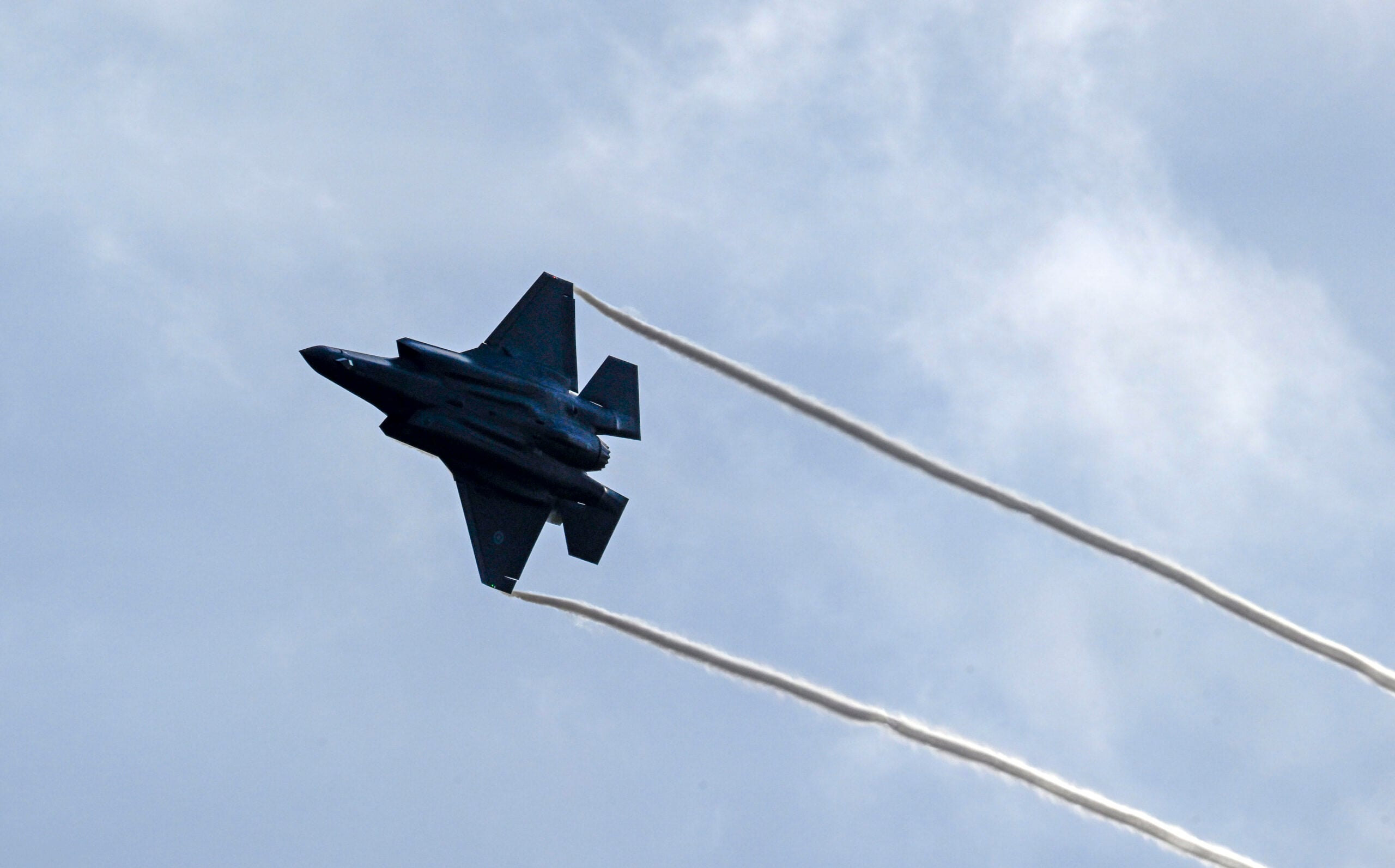Sveitsissä ihmetellään: Suomen F-35-koneista puuttuu teknologiaa
