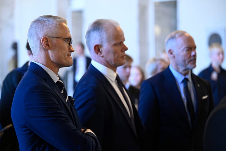 National Coalition Party MP Jarno Limnell listens to Speaker of Parliament Jussi Halla-aho and Deputy Speaker Paula Risikko at a media briefing on Parliament’s current security situation in the State Hall on Thursday, 1 October 2026. / LEHTIKUVA / HEIKKI SAUKKOMAA