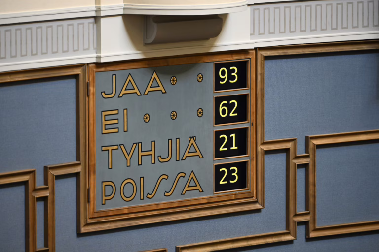 Petteri Orpon (kok.) hallitus sai eduskunnan luottamuksen Lähi-idän politiikastaan perjantaina 2. lokakuuta 2026. LEHTIKUVA / EMMI KORHONEN
