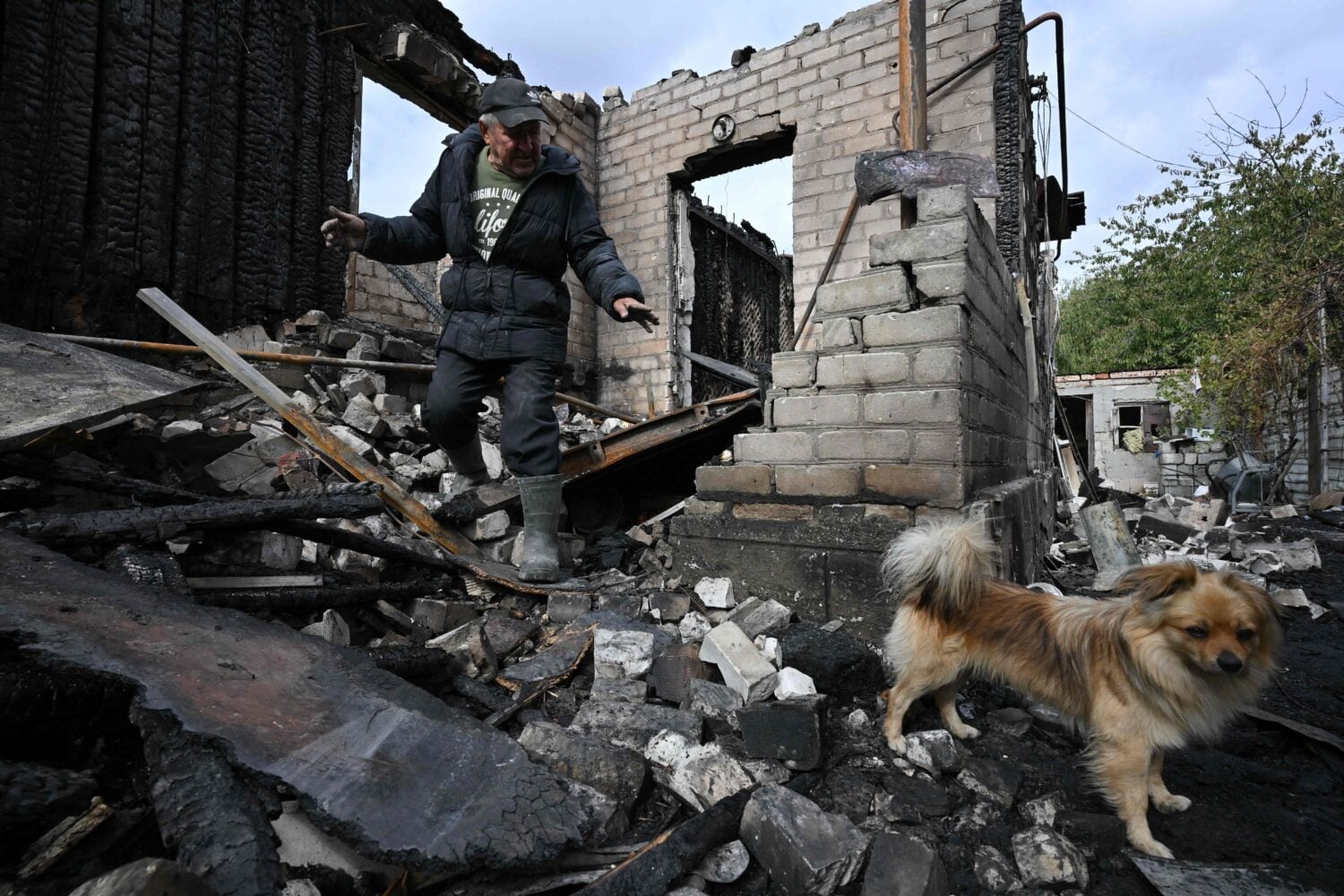Nikolai iskun tuhoamalla asunnollaan 3. lokakuuta 2026 Donetskissa. AFP / LEHTIKUVA / STRINGER