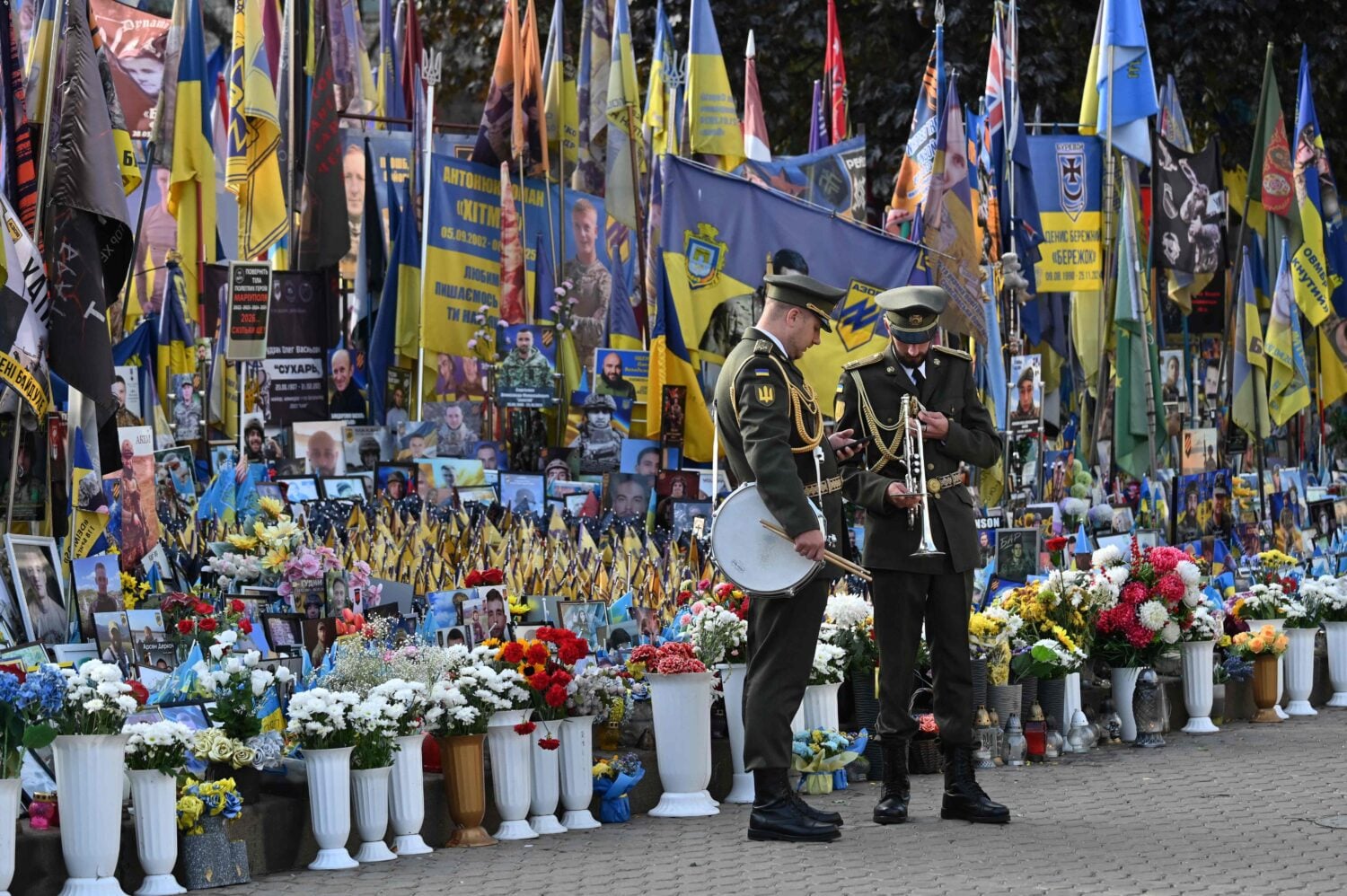 Kaatuneiden muistoalue Ukrainan Kiovassa. AFP / LEHTIKUVA / SERGEI SUPINSKY
