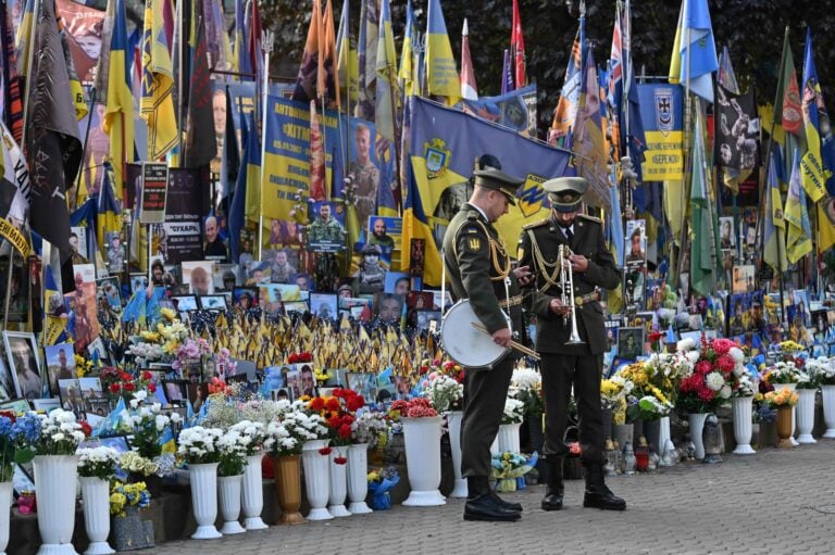 Kaatuneiden muistoalue Ukrainan Kiovassa. AFP / LEHTIKUVA / SERGEI SUPINSKY