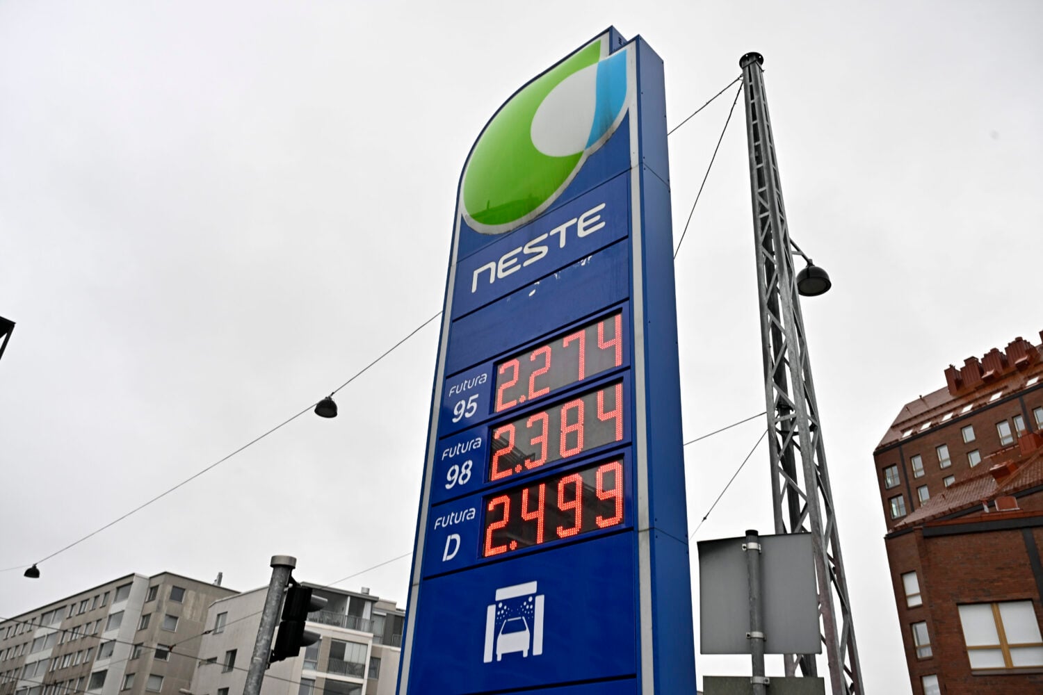 Polttoaineiden hintoja Helsingissä 9. lokakuuta 2026. LEHTIKUVA / RONI REKOMAA