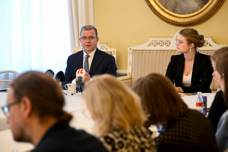 Pääministeri Petteri Orpo politiikan toimittajien yhdistyksen tapaamisessa Helsingissä 13. lokakuuta 2026. LEHTIKUVA / MARKKU ULANDER