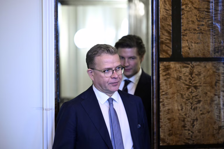 Pääministeri Petteri Orpo kertoi tulevan EU-huippukokouksen asialistasta 14. lokakuuta 2026 Helsingissä. Loppuviikon Eurooppa-neuvoston pääaiheita ovat EU:n kilpailukyky ja tuleva monivuotinen rahoituskehys, Ukraina, Lähi-itä, Euroopan puolustus ja turvallisuus, muuttoliike sekä laajentuminen ja uudistukset., LEHTIKUVA / HEIKKI SAUKKOMAA