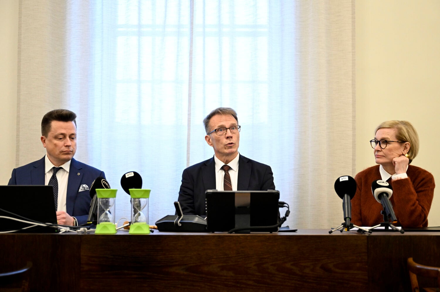 MPs Atte Kaleva (left), Jukka Kopra and Paula Risikko at a National Coalition Party parliamentary group press conference at Parliament on 16 October 2026. / LEHTIKUVA / EMMI KORHONEN