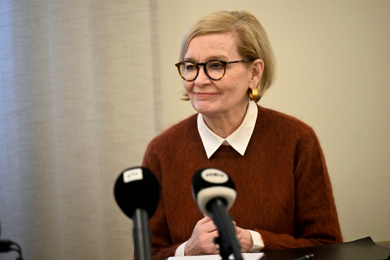 Kansanedustaja Paula Risikko kokoomuksen eduskuntaryhmän tiedotustilaisuudessa eduskunnassa 16. lokakuuta 2026. LEHTIKUVA / EMMI KORHONEN