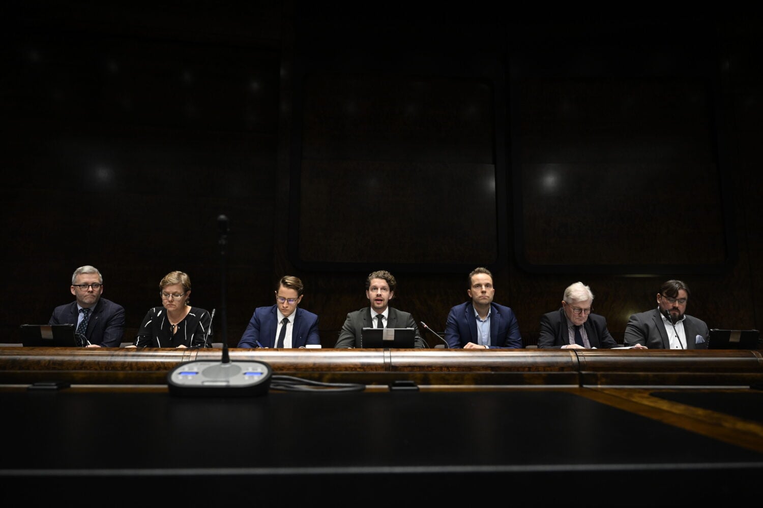 Perustuslakivaliokunnan puheenjohtaja Heikki Vestman tiedotustilaisuudessa eduskunnassa 16. lokakuuta 2026. / LEHTIKUVA / EMMI KORHONEN