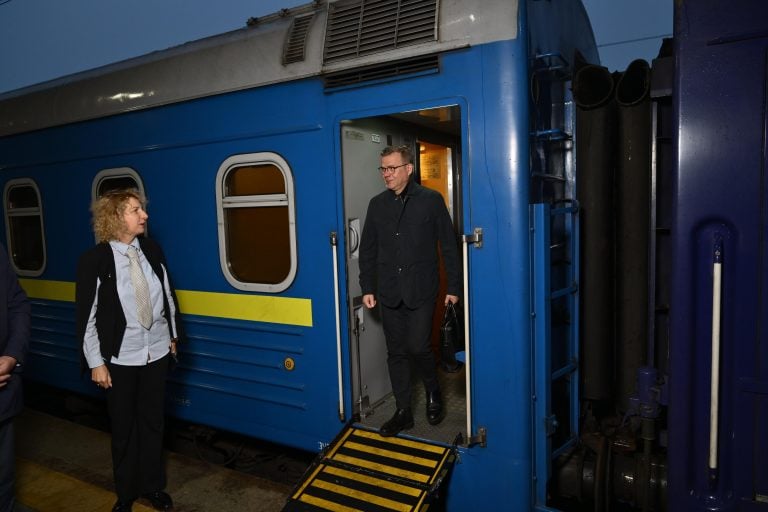 Pääministeri Petteri Orpo (kok.) saapui Ukrainan pääkaupunkiin Kiovaan torstaina 22. lokakuuta 2026. HANDOUT / MYKHAILO TYTARENKO