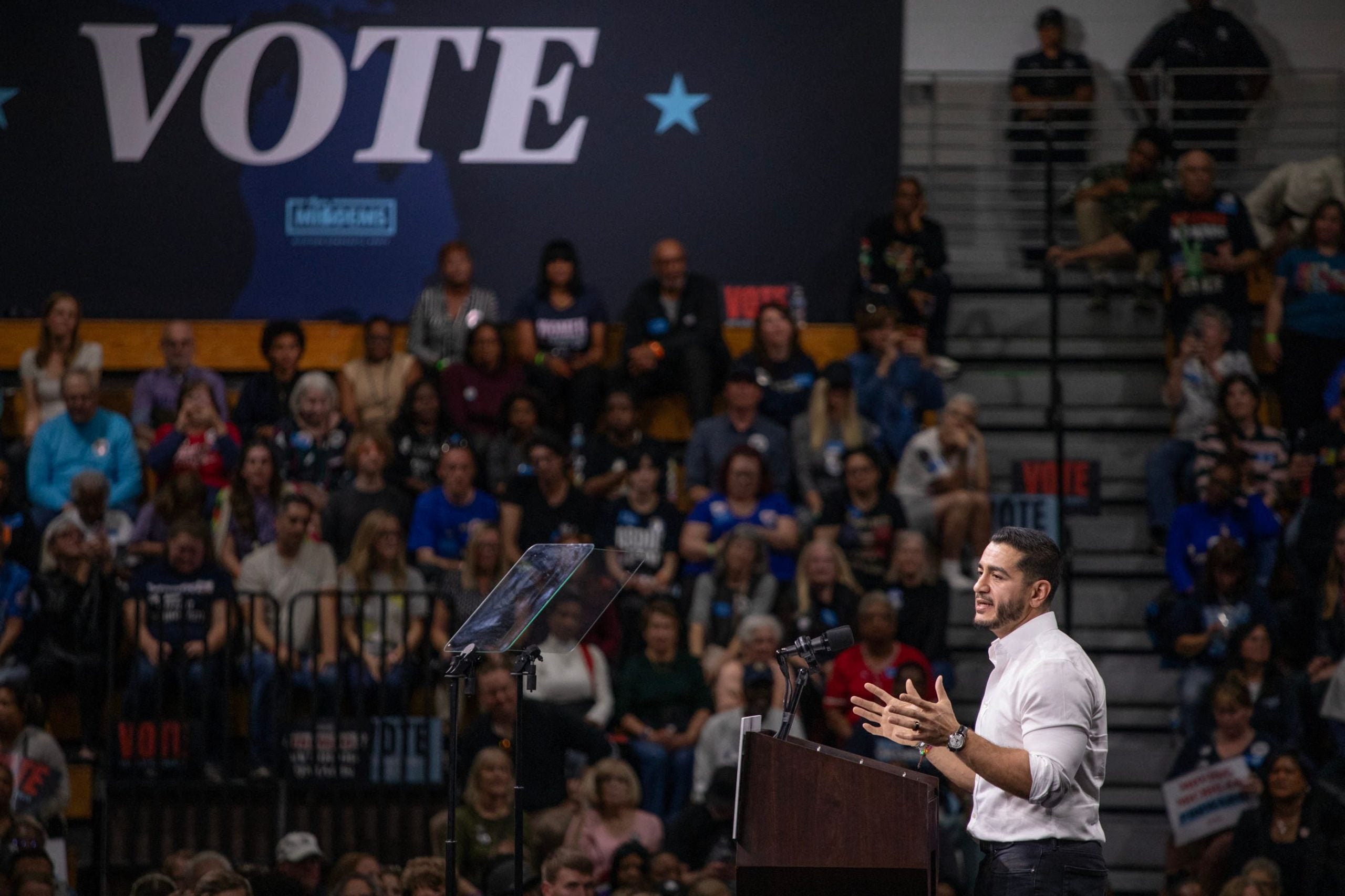 Abdul El-Sayed puhui vaalitilaisuudessa Michiganissa. AFP / LEHTIKUVA / BILL PUGLIANO