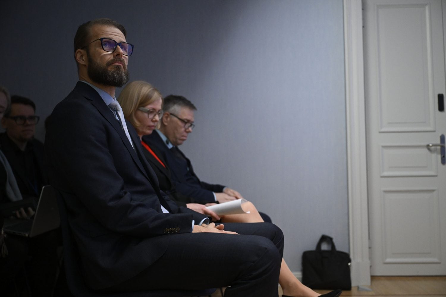 VM:n budjettipäällikkö Mika Niemelä, vero-osaston ylijohtaja Terhi Järvikare ja kansliapäällikkö Juha Majanen mediatilaisuudessa 26. lokakuuta 2026. / LEHTIKUVA / ANTTI AIMO-KOIVISTO
