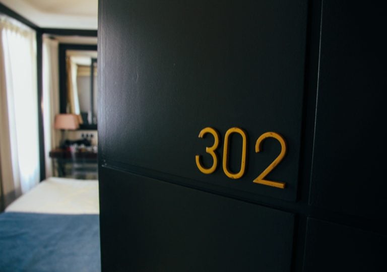 Vinkistä voi olla hyötyä hotelleissa, joissa käytävän valaistus palaa läpi yön. / Francesco Ungaro