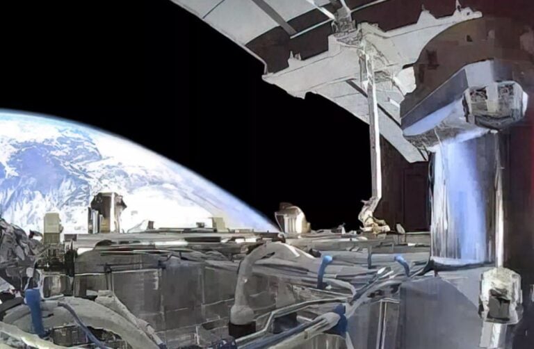 Starshield on sotilaskäyttöön suunniteltu satelliittiverkosto. / SpaceX