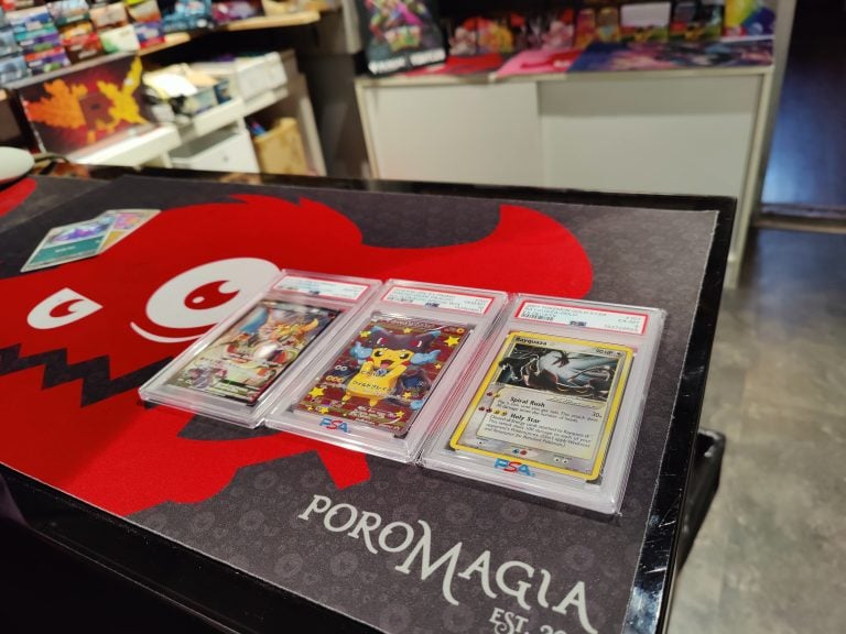 Poromagia esitteli Verkkouutisille arvokkaita Pokémon-kortteja keväällä 2026. VILLE MÄKILÄ