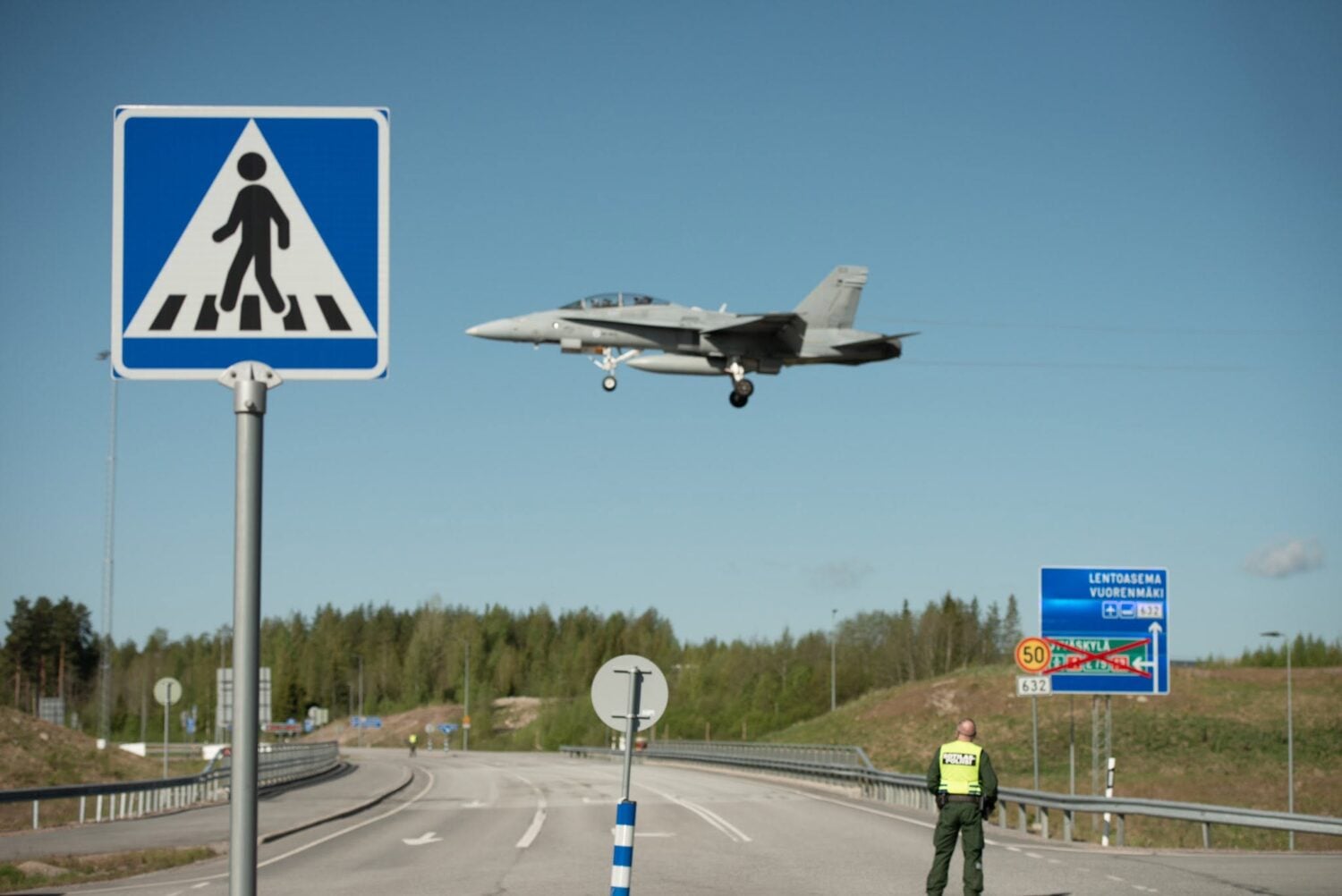 Hävittäjäkalusto voidaan tarvittaessa hajauttaa maantietukikohdille. / Ilmavoimat