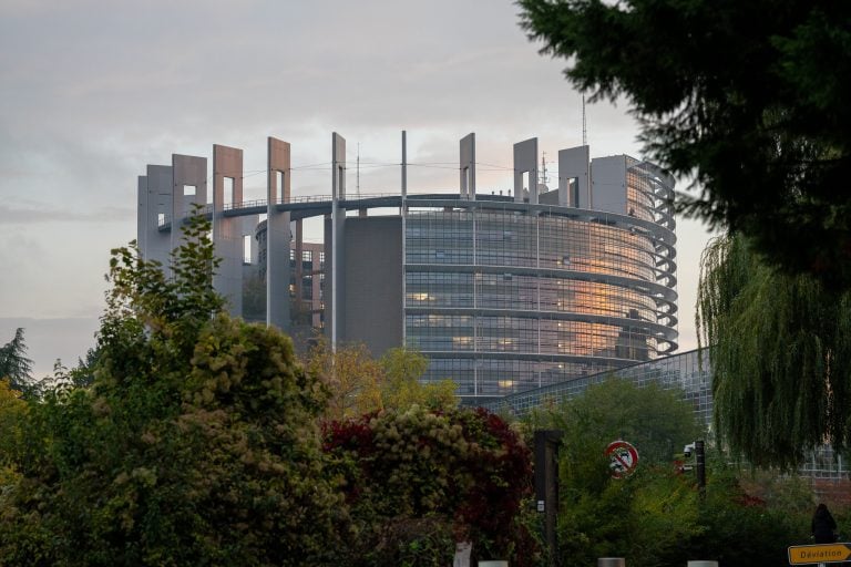 Finland cannot end seasonal clock changes on its own while the current EU directive remains in force. / European Union 2026 / EP