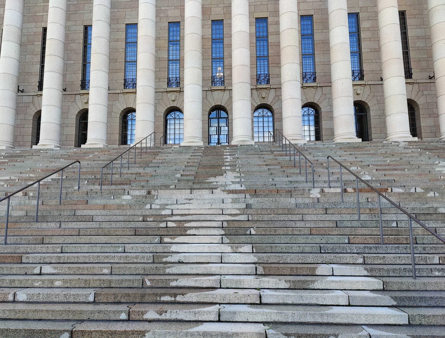 Eduskuntatalo Helsingissä. VILLE MÄKILÄ