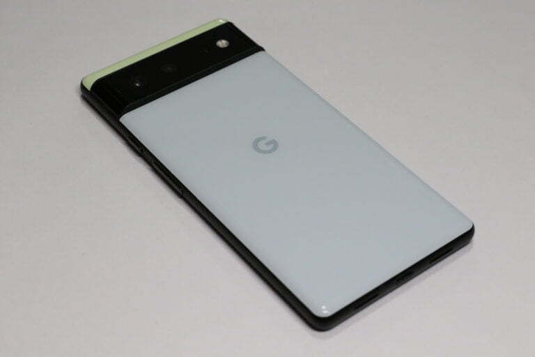 Google Pixel 6 on yksi niistä puhelimista, joiden tietoturvapäivitykset päättyvät tänä syksynä. WIKIMEDIA COMMONS/IXTA9839, CC-BY-SA-4.0