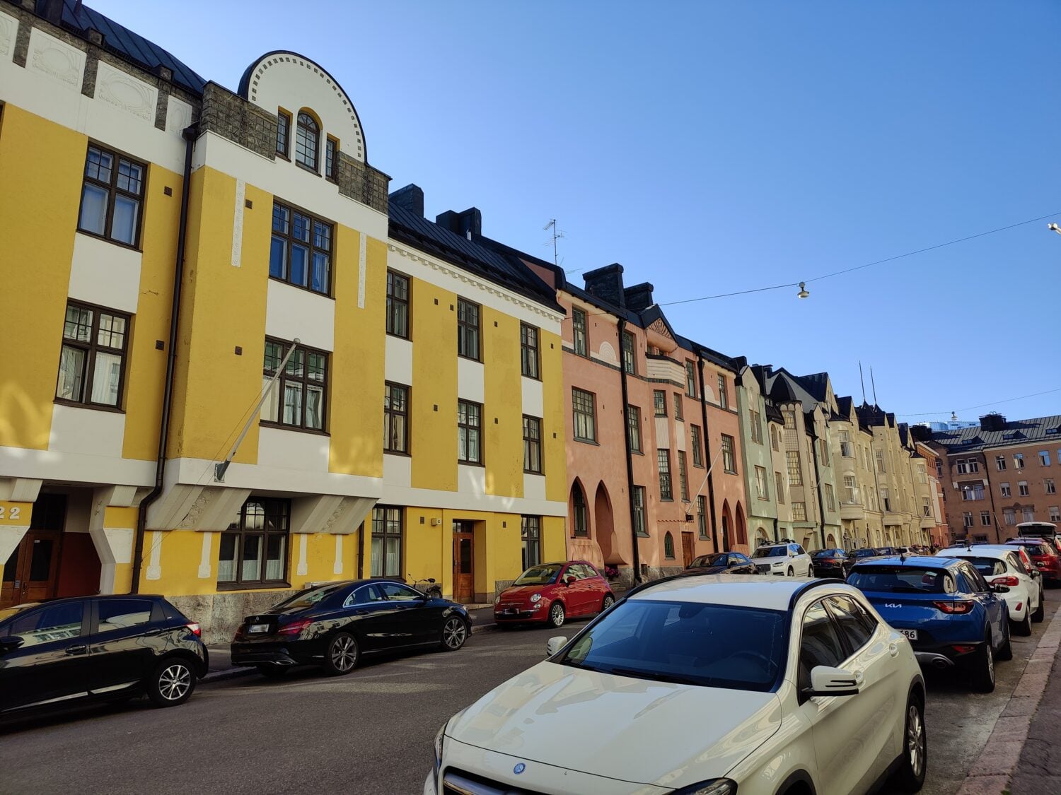 Helsingissä pienten asuntojen kauppa on kehittynyt tänä vuonna suurempia asuntoja paremmin. Kuvassa asuintaloja Ullanlinnassa. VILLE MÄKILÄ
