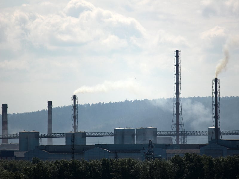 Irkutskin alumiinitehdas Šelehovissa. Egor Kurlyuk / Wikimedia Commons / CC BY-SA 3.0.
