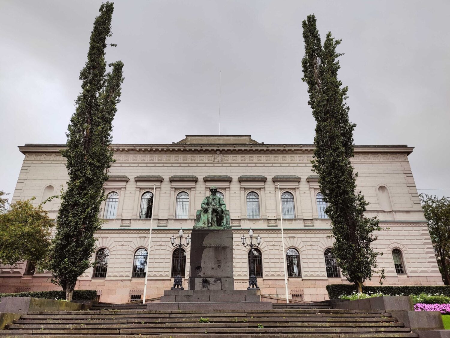 Suomen Pankki varoittaa Lähi-idän sodan pitkittymisen seurauksista. VILLE MÄKILÄ