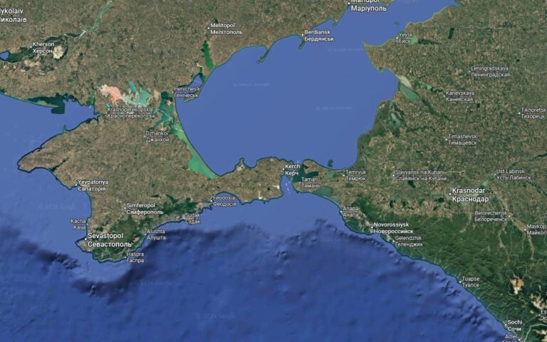 Novorossijsk sijaitsee Mustallamerellä lähellä Kertsinsalmea ja Asovanmerta. Google Maps