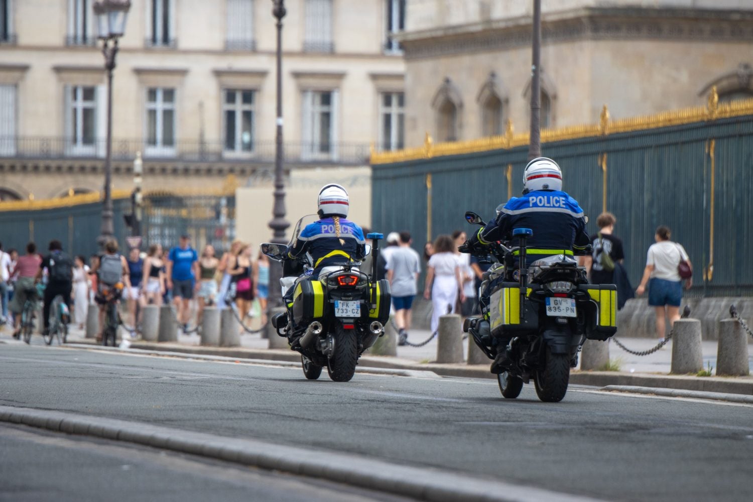 Moottoripyöräpoliiseja Pariisissa. PEXELS