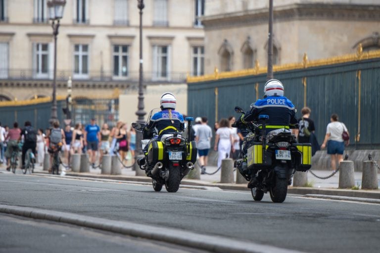 Moottoripyöräpoliiseja Pariisissa. PEXELS