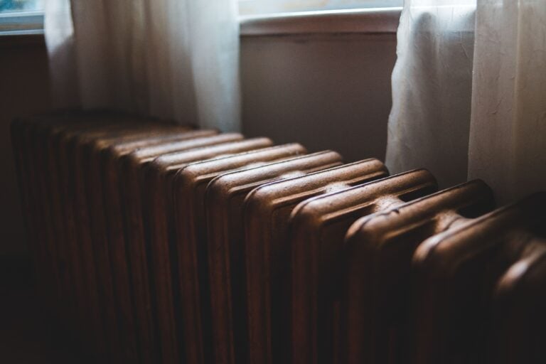 Kotkassa kokeillaan mallia, jossa vuokralainen voi saada hyvitystä valitsemalla asuntoonsa tavallista matalamman lämpötilan. PEXELS