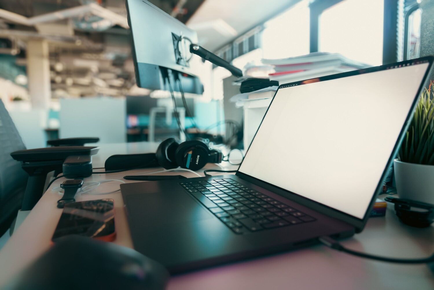 Kalenterikutsuja hyödynnetään huijauksissa, sillä niihin ei yleensä suhtauduta yhtä epäluuloisesti kuin tavallisiin sähköpostiviesteihin. PEXELS