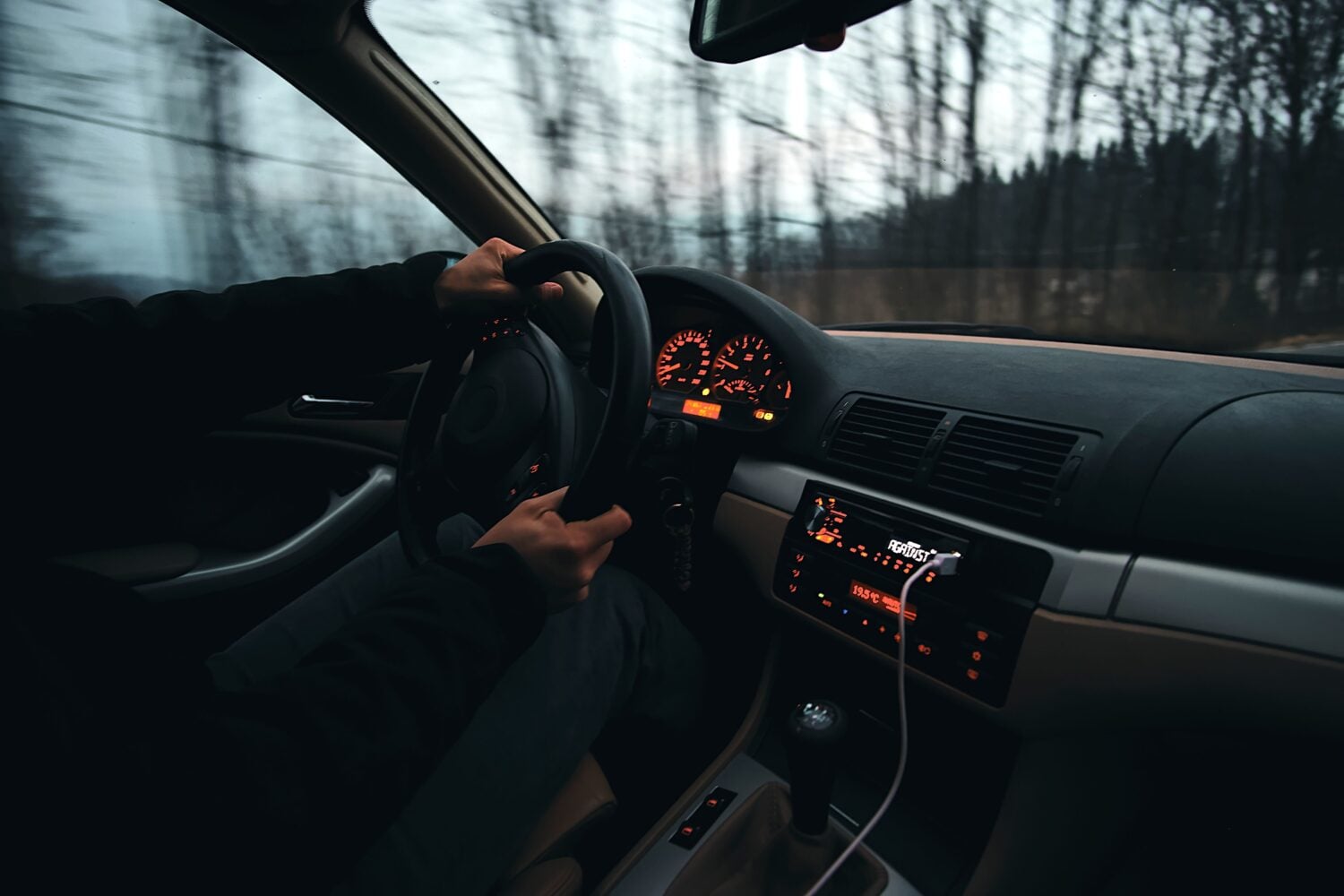 Autolla ajaminen ja päihteet sopivat huonosti yhteen. Kuvituskuva. PEXELS