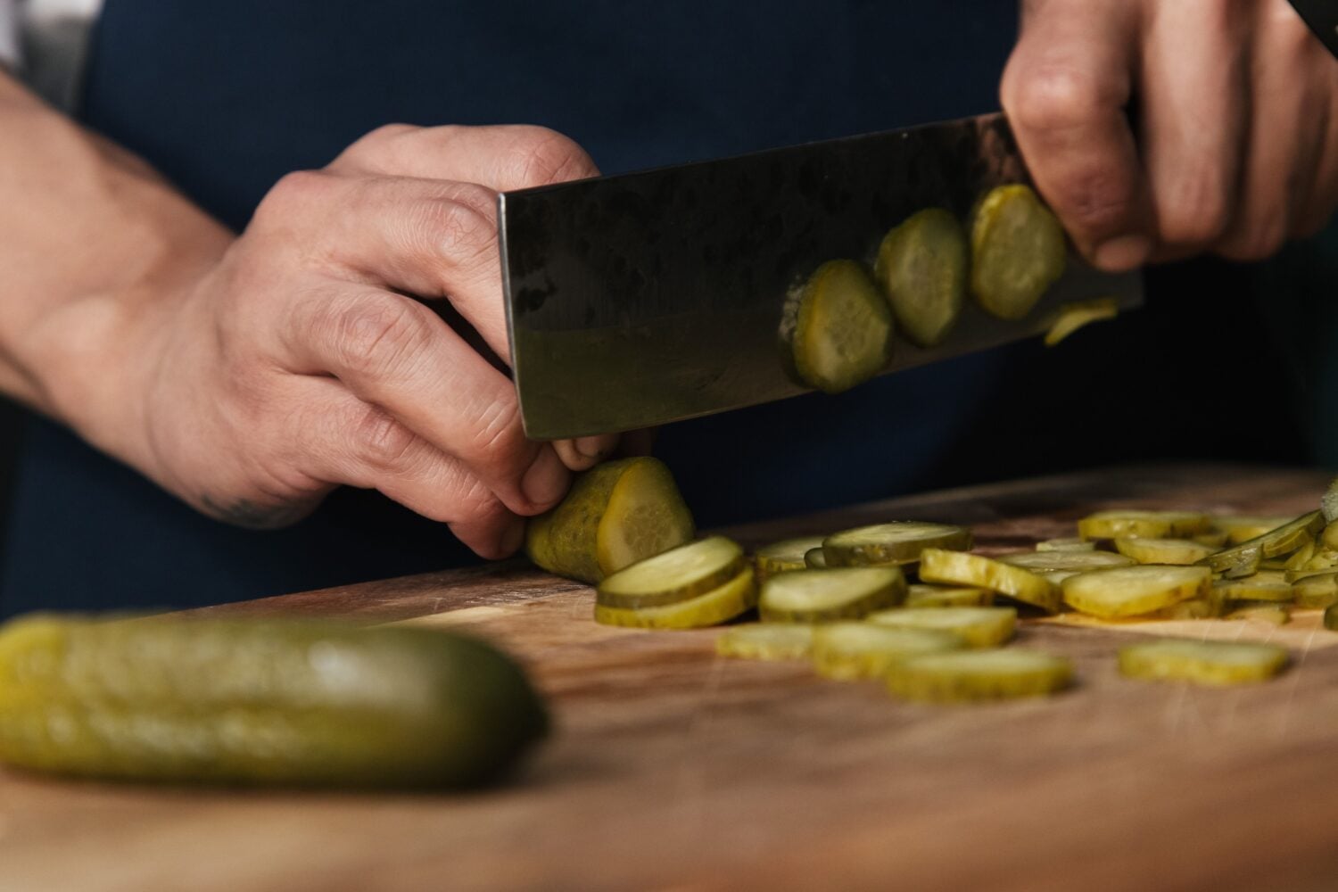 Suola- ja maustekurkun ero ei aina selviä edes purkin nimestä. PEXELS