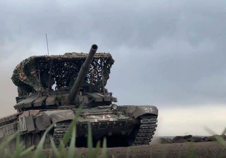 A Russian T-80 tank in Ukraine. / Zvezda